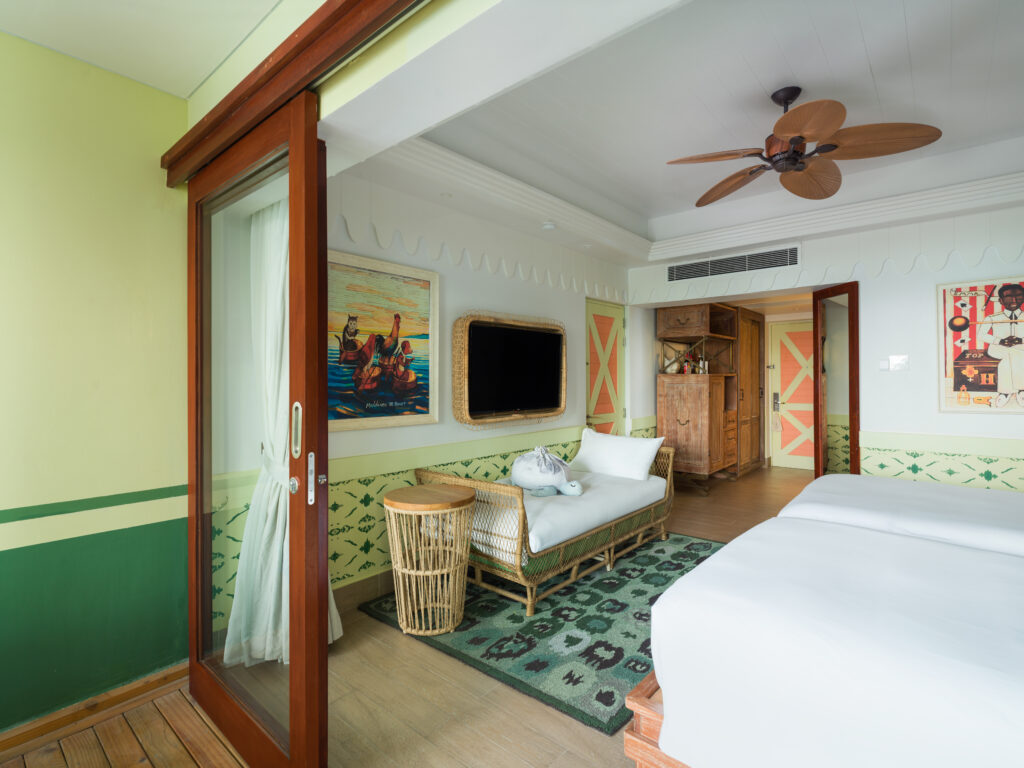 Beach Room Bedroom with sofa and amenities